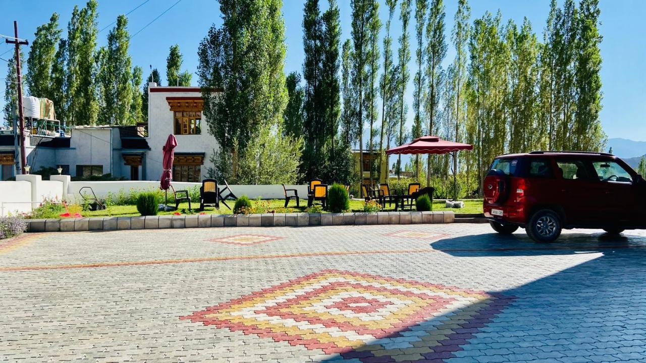 Hotel De Borgo Лех Экстерьер фото